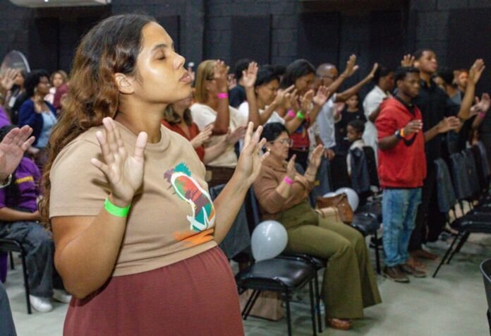 A Prefeitura de Maricá, por meio da Secretaria de Assuntos Religiosos, realizou nesta segunda-feira (23/03) o evento “Canto de Todos os Cantos – Festival de Louvor”, na Igreja da Fé, em Itaipuaçu