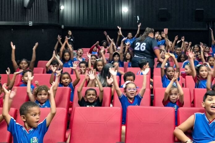 A Prefeitura de Maricá, por meio do Instituto de Ciência, Tecnologia e Inovação de Maricá (ICTIM), iniciou na terça-feira (24/03) a exibição de filmes elaborados por alunos das escolas municipais no Cine Henfil, no Centro