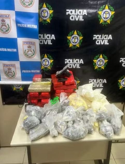 Na manhã e na tarde desta quinta-feira, 26 de março, as polícias Militar e Civil realizaram uma operação conjunta para combater o tráfico de drogas na comunidade da Linha, em São José do Imbassaí (Maricá-RJ)