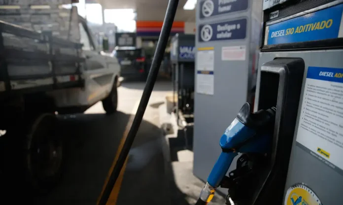 Subiu para 166 o número de municípios do Rio Grande do Sul que relatam problemas relacionados à escassez no abastecimento de óleo diesel.