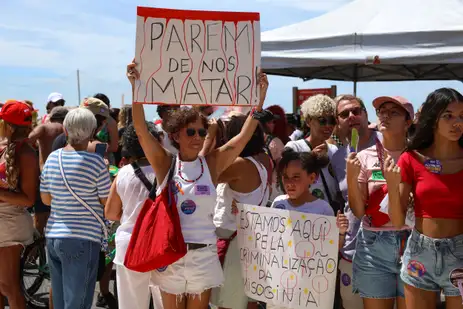 No Rio de Janeiro, o Dia Internacional das Mulheres foi marcado por uma marcha na Praia de Copacabana