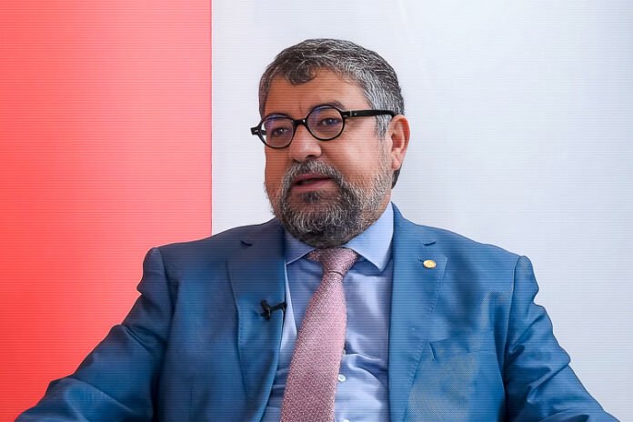 Recentemente, o prefeito de Maricá, Washington Quaquá (PT), havia feito um pedido de licenciamento temporário de suas funções para cumprir agendas oficiais