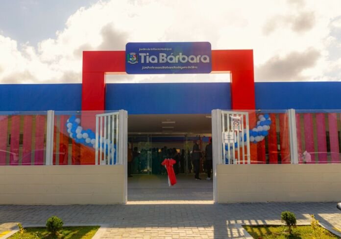 A Prefeitura de Maricá, por meio da Secretaria de Educação, investe na qualificação das creches em tempo integral, oferecendo às crianças um ambiente seguro, acolhedor e voltado ao desenvolvimento completo