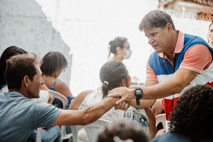 A Prefeitura de Maricá, por meio da Secretaria de Habitação, realizou nesta quinta-feira (09/04) a entrega de 35 benefícios do Programa Locação Social a moradores da cidade