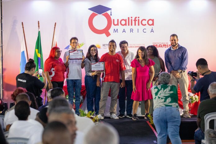 A Prefeitura de Maricá, por meio do Instituto de Ciência, Tecnologia e Inovação de Maricá (ICTIM), realizou nesta quinta-feira (09/04) a formatura de 702 alunos do programa Qualifica Maricá