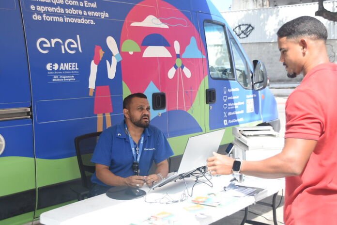 A Prefeitura de Maricá, por meio da Secretaria de Energias Renováveis e Iluminação Pública, apoia a realização do projeto Energia Legal no município, que oferece, ao longo desta semana, serviços gratuitos e orientações à população em diferentes pontos da cidade.