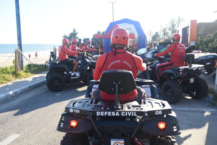 A Prefeitura de Maricá, por meio da Secretaria de Proteção e Defesa Civil, recebeu nesta sexta-feira (17/04) 14 quadriciclos e seis motos náuticas (jet skis) para ampliar a capacidade de atuação das equipes no município