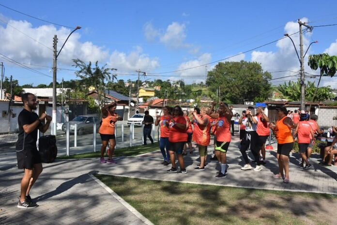 A Prefeitura de Maricá, por meio da Secretaria de Políticas para a Terceira Idade, realizou nesta segunda-feira (20/04) um aulão na Praça Vilma Gomes de Barros, em Santa Paula, para idosos atendidos na Casa da Terceira Idade do bairro