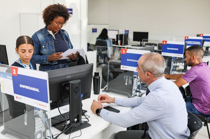 A Prefeitura de Maricá, por meio da Secretaria de Gestão Tributária e Fiscal, realizou nesta quarta-feira (29/04) a ação “Facilita Imposto de Renda Maricá”, no Simplifica Empresas, em São José de Imbassaí