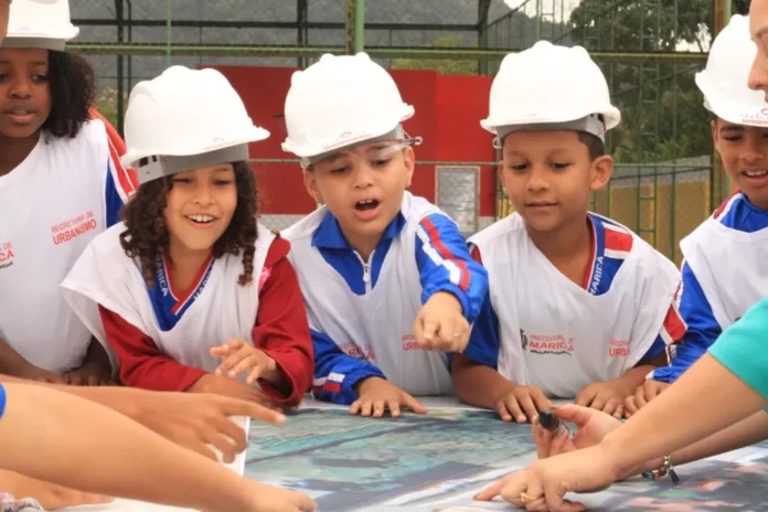 A Prefeitura de Maricá, por meio da Secretaria de Ciência e Tecnologia, realiza nesta terça-feira (28/04), a partir das 16h, a cerimônia da 7ª edição do Prêmio Novos Pesquisadores no Cine Henfil, no Centro.