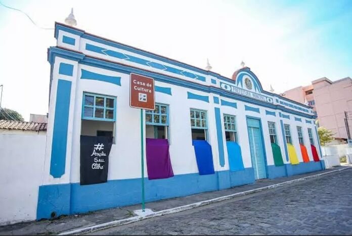 A Prefeitura de Saquarema promove, nesta quinta-feira, 9 de abril, a partir das 18h, o lançamento do livro “As 12 Leis Universais para uma Vida Inteligente”, das autoras Ananda Aislin e Tania Rodrigues, publicado pela Reino Editorial
