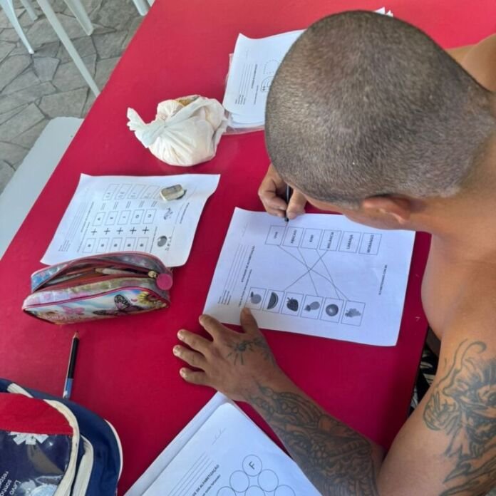 A Prefeitura de Maricá, por meio da Secretaria de Assistência Social e Cidadania, desenvolve na Casa Abrigo Mumbuca atividades de terapia ocupacional voltadas à promoção da autonomia e da independência dos acolhidos