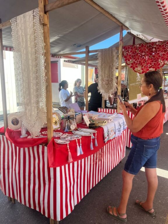 A Prefeitura de Maricá, por meio da Secretaria de Agricultura e Pecuária, promoveu neste sábado (25/04) a Feira de Agricultura Familiar de Itaipuaçu