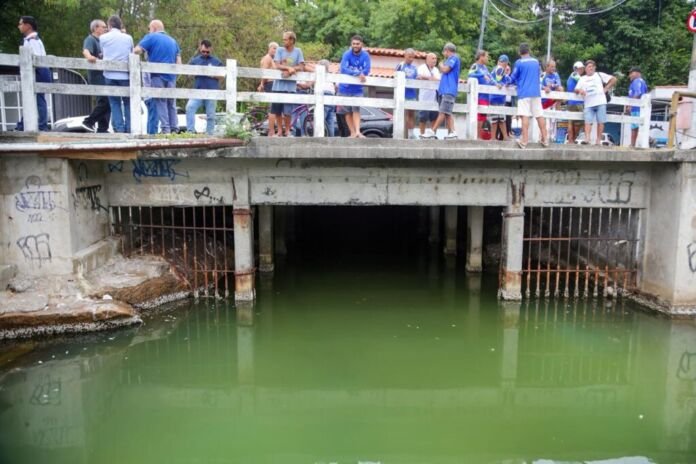 Prefeito de Niterói, Rodrigo Neves, anunciou, nesta terça-feira (28), a concessão da licença ambiental e o início das obras de reparo e recuperação do túnel do Tibau, que liga a Lagoa de Piratininga ao mar