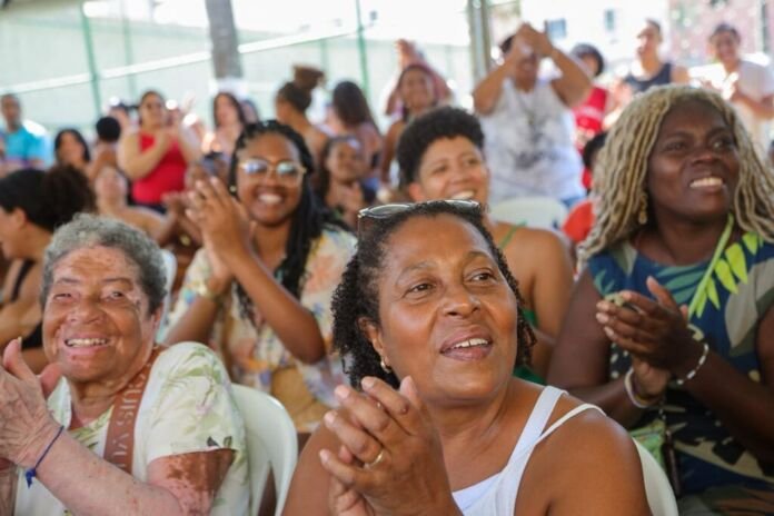 O sábado (25) foi de boas notícias para a população mais carente de Niterói. O prefeito Rodrigo Neves anunciou que a cidade terá IPTU Social para alguns empreendimentos do programa Minha Casa, Minha Vida ― o valor do imposto pago pelos proprietários dos imóveis vai passar de cerca de R$ 1.200 por ano para aproximadamente R$ 200, uma redução de mais de 80% do valor
