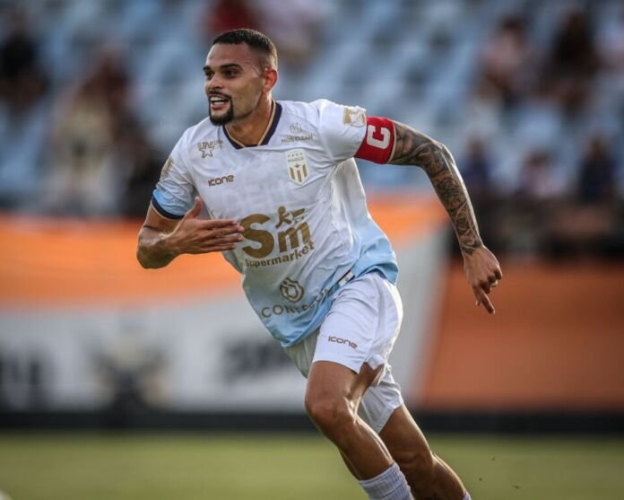 O torcedor do Maricá F.C viu seu time ter uma tarde inesquecível no estádio Jânio Moraes, o Laranjão. O Tsunami venceu o Nova Iguaçu por 1 x 0 na cidade da Baixada Fluminense.