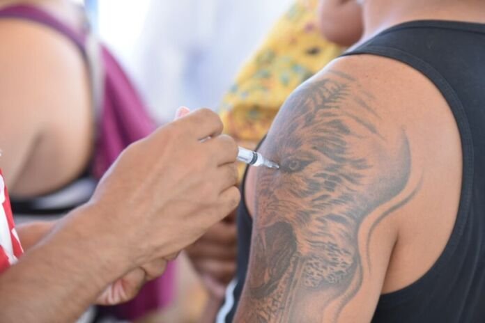 A Prefeitura de Maricá, por meio da Secretaria de Saúde, está promovendo neste sábado (11/04) uma mobilização de vacinação contra a influenza (gripe) em dois pontos estratégicos da cidade