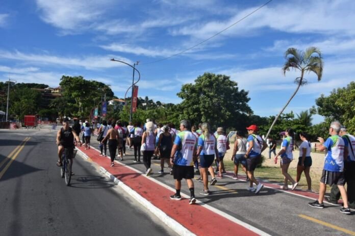 A Prefeitura de Maricá, por meio da Secretaria de Qualidade de Vida, Bem-Estar Social e Entretenimento, realizou na manhã desta terça-feira (07/04), na Orla de Araçatiba, uma caminhada em comemoração à Semana da Qualidade de Vida