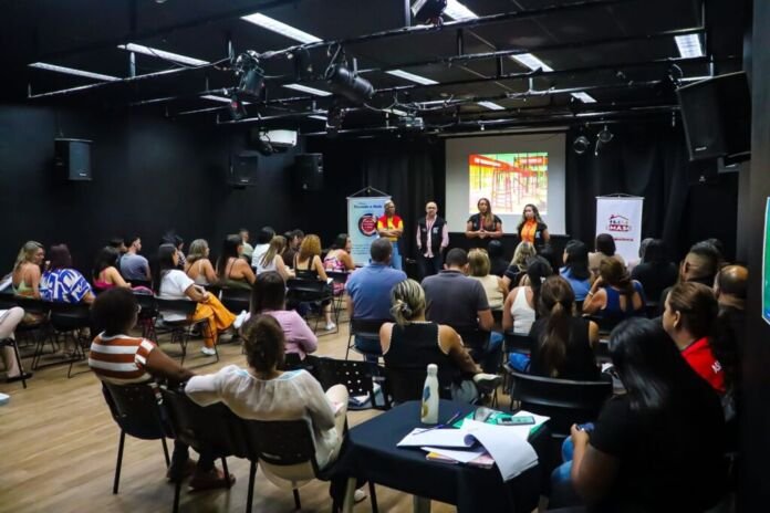 A Prefeitura de Maricá, por meio da Secretaria de Assistência Social e Cidadania, realizou nesta terça-feira (07/04) o primeiro encontro do Fórum Tecendo a Rede em 2026