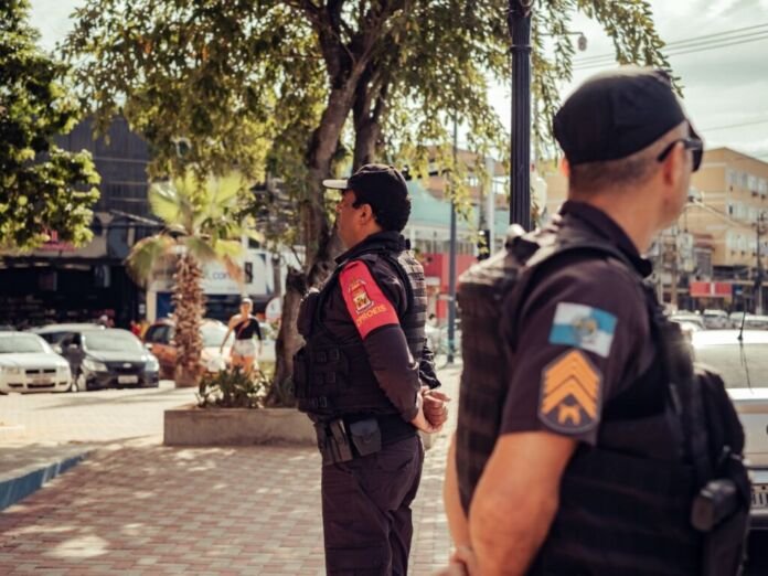 A Prefeitura de Maricá, por meio da Secretaria de Segurança Cidadã, registrou queda histórica nos roubos de veículos no primeiro trimestre de 2026, alcançando a menor taxa da Região Metropolitana entre cidades com mais de 100 mil habitantes