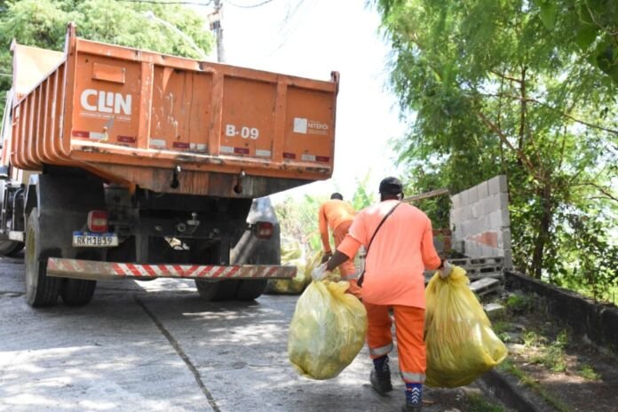Com o objetivo de intensificar o trabalho realizado regularmente, a Companhia de Limpeza de Niterói (Clin) deu início ao projeto “Força-Tarefa” nas comunidades do Fonseca.