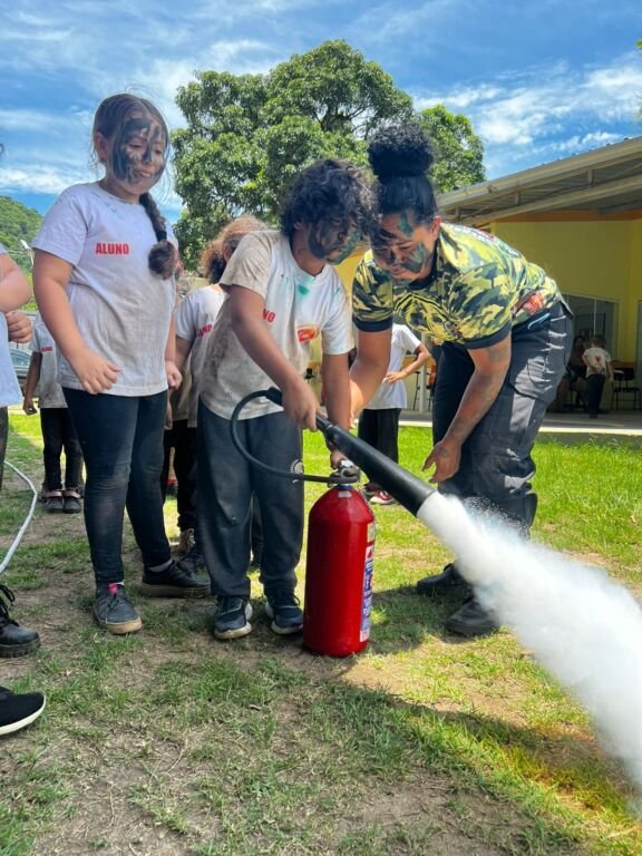 O Parque Rural, equipamento da Prefeitura de Niterói, abre as inscrições para uma nova turma do projeto Bombeiro Mirim neste sábado (11)