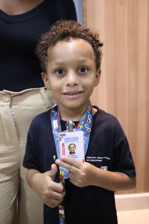 A Prefeitura de Niterói realizou, nesta sexta-feira (10), a cerimônia de entrega das primeiras Carteiras de Identificação da Pessoa com Transtorno do Espectro Autista (CIPTEA)