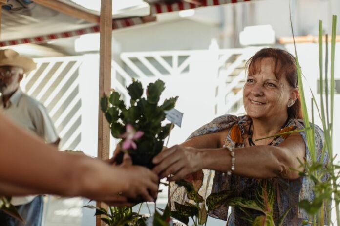 A Prefeitura de Maricá, por meio da Secretaria de Agricultura e Pecuária, realizou neste sábado (11/04) a Feira da Agricultura Familiar na Praça Agroecológica de Araçatiba