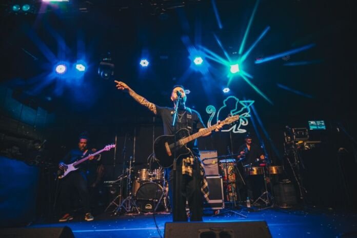 O feriadão em Niterói vai ganhar cheiro de brasa, som ao vivo e clima de encontro ao ar livre. Entre os dias 23 (quinta-feira) e 26 (domingo), a Praça Petersen, em Camboinhas, se transforma em um grande palco gastronômico e musical com a chegada do Circuito BBQ