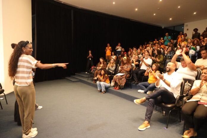 A Prefeitura de Niterói, em parceria com a Fundação Getúlio Vargas (FGV), está com inscrições abertas para “Capacitação para Lideranças Comunitárias de Niterói”.