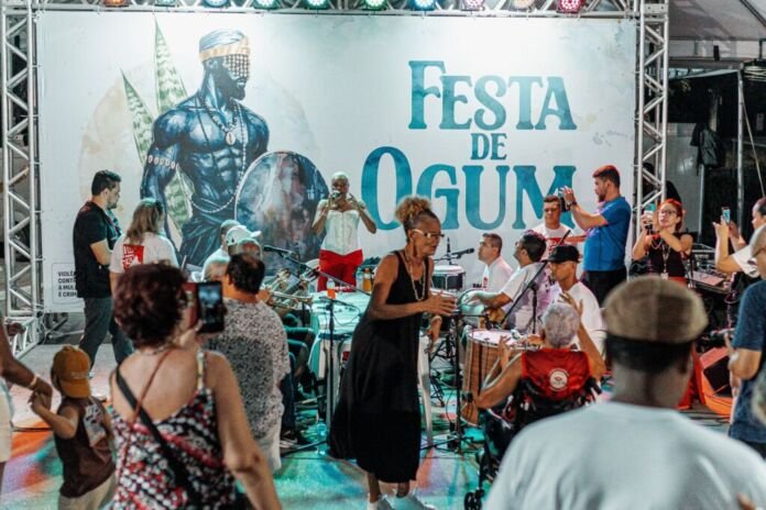Com apoio da Prefeitura de Maricá, por meio da Secretaria de Assuntos Religiosos e da Companhia Maricá, Arte, Roteiro e Experiências (Maré), foi realizada neste domingo (26/04) a terceira edição da Festa de Ogum, na Praça de Bambuí.