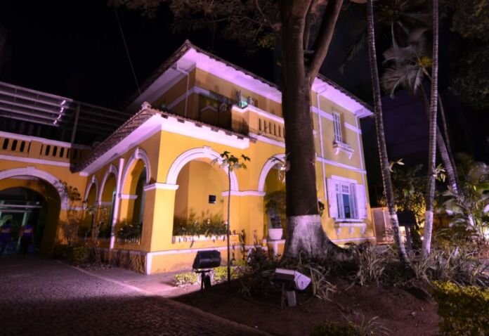 A Fundação Educacional e Cultural de Nova Iguaçu (FENIG) segue celebrando seus 50 anos. Nesta quarta-feira (29), às 18h30, o Complexo Cultural Mário Marques abre as portas para a abertura da exposição fotográfica “FENIG 50 anos - Há meio século fazendo história na educação e na cultura de Nova Iguaçu”