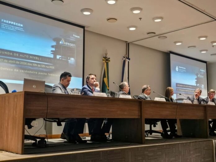 A Prefeitura de Maricá participou, nesta segunda-feira (27/04), do debate “Segunda de Alto Nível”, promovido pela Frente Parlamentar em Apoio ao Petróleo, Gás e Energia