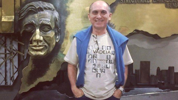 A investigação sobre o assassinato do mestre de capoeira Paulo Cesar da Silva Souza, conhecido como Mestre Paulinho Sabiá, ganhou novos desdobramentos e teve uma reviravolta após o cruzamento de dados das inteligências do Centro Integrado de Segurança Pública (Cisp) da Prefeitura de Niterói e da Delegacia de Homicídios de Niterói, São Gonçalo e Itaboraí