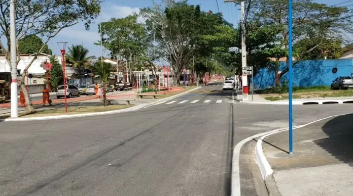Dois meliantes foram presos após tentarem assaltar nas proximidades da Universidade de Vassouras, localizada no bairro do Flamengo, em Maricá