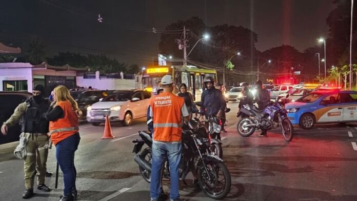 1001621307 A Prefeitura de Niterói, por meio da NitTrans, intensificou as ações de fiscalização contra motos com escapamento adulterado em diferentes pontos da cidade