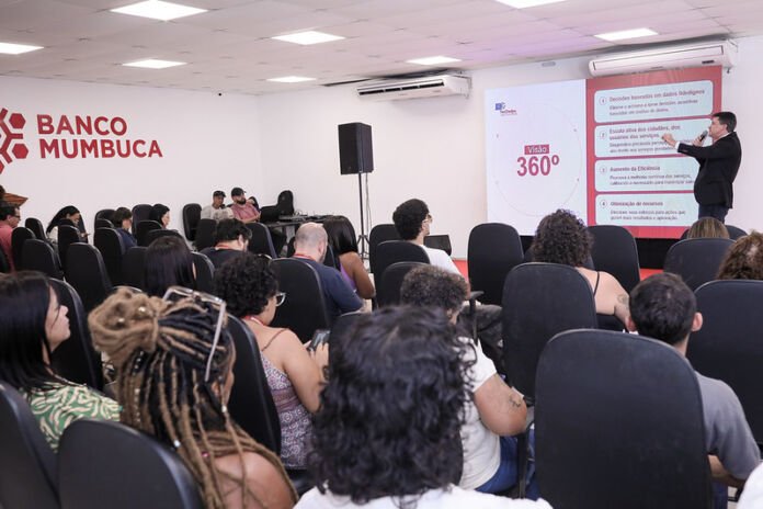 A Prefeitura de Maricá, por meio da Secretaria de Ciência e Tecnologia, promoveu nesta quinta-feira (07/05), no auditório do Banco Mumbuca, no Centro, um workshop de apresentação da nova plataforma TecDados, iniciativa voltada ao fortalecimento da gestão pública por meio da análise estratégica de dados e indicadores