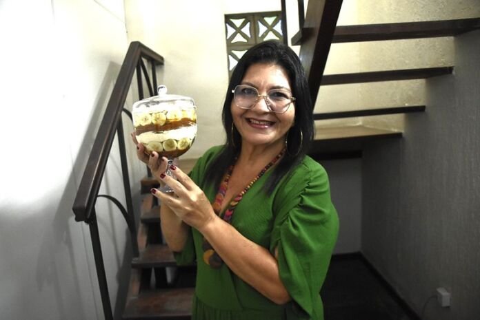 A Prefeitura de Maricá, por meio da Secretaria de Políticas e Defesa dos Direitos das Mulheres, promoveu nesta sexta-feira (08/05), na sede da secretaria, um workshop de confeitaria em comemoração ao Dia das Mães.