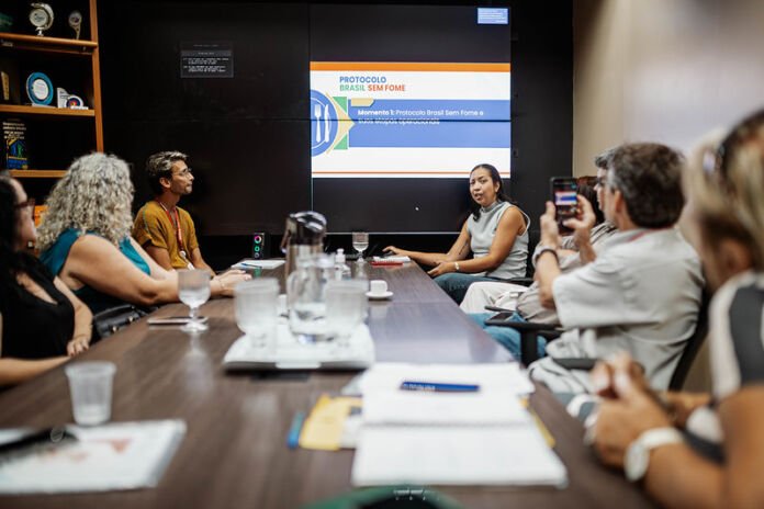 55269389567_84441c11f6_c A Prefeitura de Maricá realizou, nesta quinta-feira (14/05), a primeira reunião com representantes do Ministério do Desenvolvimento e Assistência Social, Família e Combate à Fome para discutir a implementação do Protocolo “Brasil sem Fome” no município.