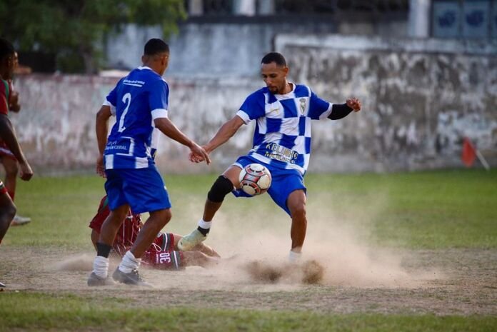 A Prefeitura de Maricá, por meio da Secretaria de Esportes, realizou neste domingo (17/05) os jogos das quartas de final da categoria principal da Taça Cidade de Maricá 2026