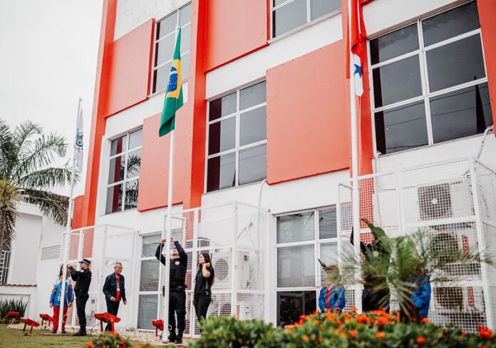 A Prefeitura de Maricá realizou nesta terça-feira (26/05) o tradicional Desfile Cívico para celebrar os 212 anos de emancipação político-administrativa do município