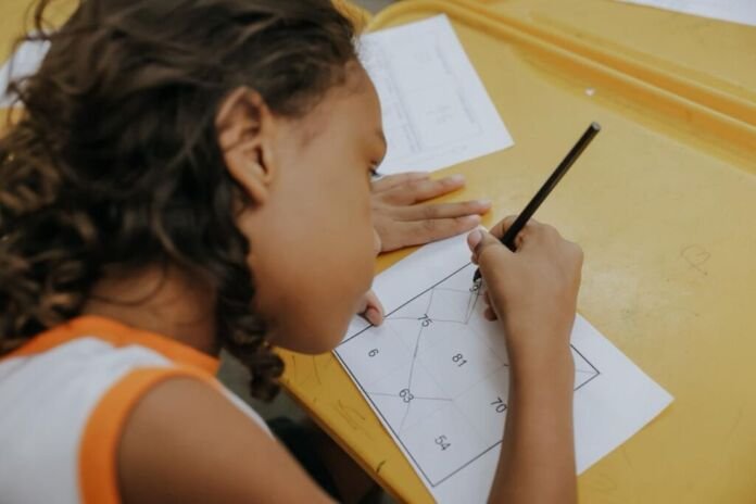 Alunos da Rede Municipal contam com o Conectando Saberes - Foto Guto Rodriguez (2) No Dia Nacional da Matemática, celebrado nesta quarta-feira (6), a Prefeitura de Niterói lança o programa Conectando Saberes, voltado ao fortalecimento do ensino da disciplina na rede municipal