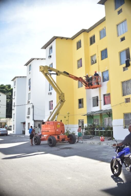 O prefeito de Niterói, Rodrigo Neves, sancionou neste sábado (09) o projeto de lei do IPTU Social para empreendimentos da Faixa 1 do programa Minha Casa, Minha Vida. A sanção aconteceu durante visita técnica aos condomínios Zilda Arns I e II, no Fonseca, Zona Norte da cidade, que passam por obras de requalificação promovidas pela Prefeitura