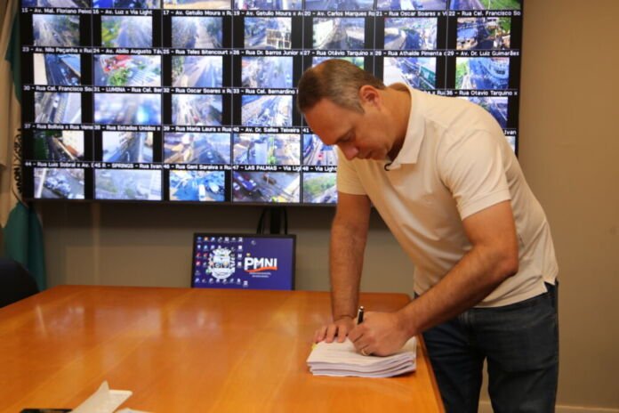 IMG_1056.JPG Nova Iguaçu vai ampliar o monitoramento urbano com a instalação de 350 novas câmeras de segurança equipadas com inteligência artificial, reconhecimento facial e leitura automática de placas