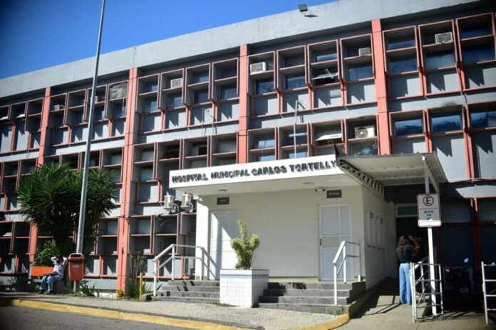 Obras-Hospital-Carlos-Tortelly-1536x1023-1 As unidades de saúde com atendimento de urgência e emergência da Prefeitura de Niterói funcionarão 24 horas por dia durante o feriado do Dia do Trabalhador