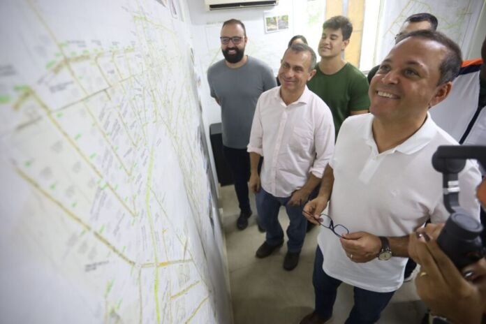 Prefeito visita as obras de urbanização do Engenho do Mato - Lucas Benevides (2) O prefeito de Niterói, Rodrigo Neves, fez uma vistoria, nesta terça-feira (05), nas obras da Escola Municipal Lucília Gomes Monteiro da Silveira, no Engenho do Mato