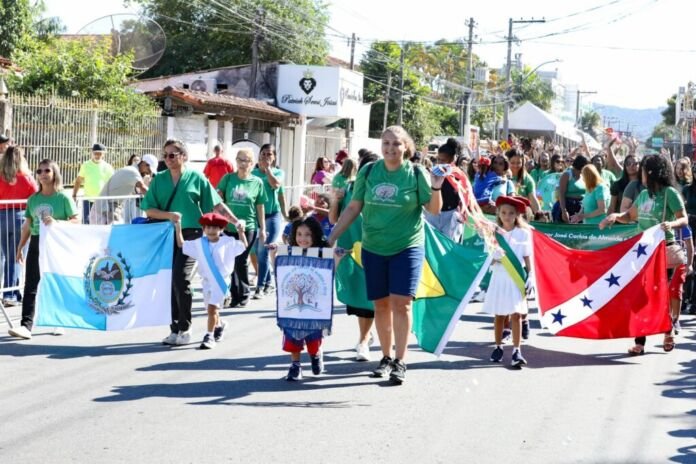 A Prefeitura de Maricá, por meio da Secretaria de Educação, realiza no dia 26 de maio o tradicional Desfile Cívico, em comemoração aos 212 anos de emancipação político-administrativa do município