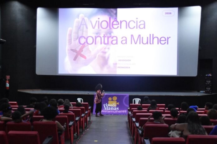 A Prefeitura de Maricá, por meio da Secretaria de Cultura e das Utopias, em parceria com a produtora Manas, promoveu nesta sexta-feira (08/05), no Cine Henfil, no Centro, a primeira edição do Cine&Manas