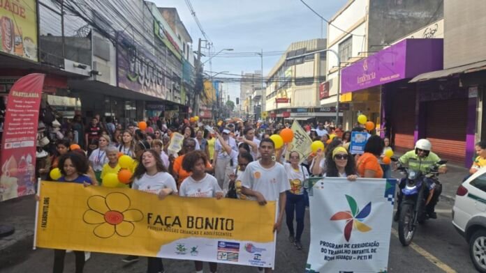 Com faixas, apresentações culturais e um alerta sobre a importância da denúncia, Nova Iguaçu promoveu, nesta segunda-feira (18), uma mobilização pelo Dia Nacional de Combate ao Abuso e à Exploração Sexual de Crianças e Adolescentes