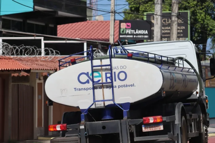 Alguns bairros de Maricá vêm sofrendo recorrentemente com a falta de abastecimento de água, o que causa problemas para os moradores das localidades atingidas